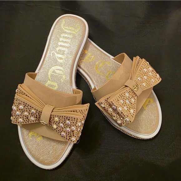 BRAND NEW JUICY  COUTURE YAEL BOWNOT PEARL RHINESTONE SLIDER R3 - Picture 1 of 13